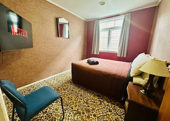 The Crossing Lodge & Backpackers