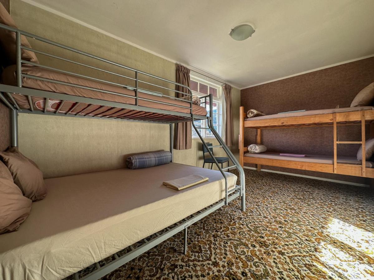 Hostel The Crossing & Backpackers Erua