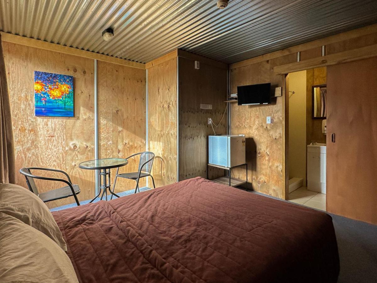 The Crossing & Backpackers Hostel Erua