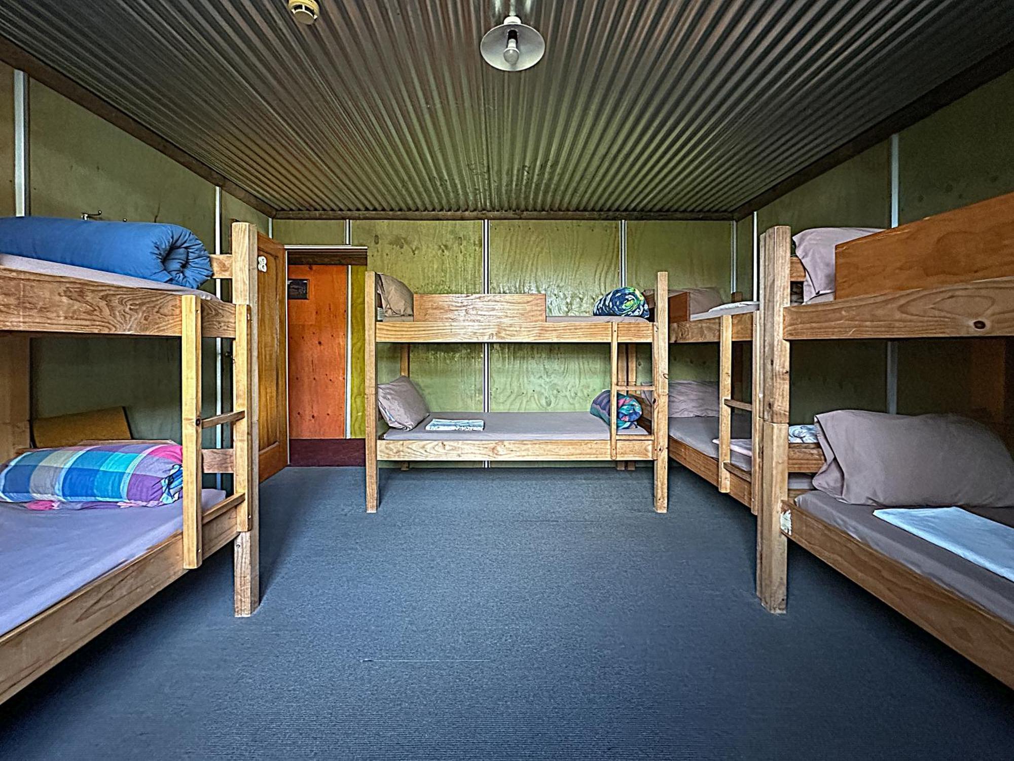 Hostel The Crossing & Backpackers Erua