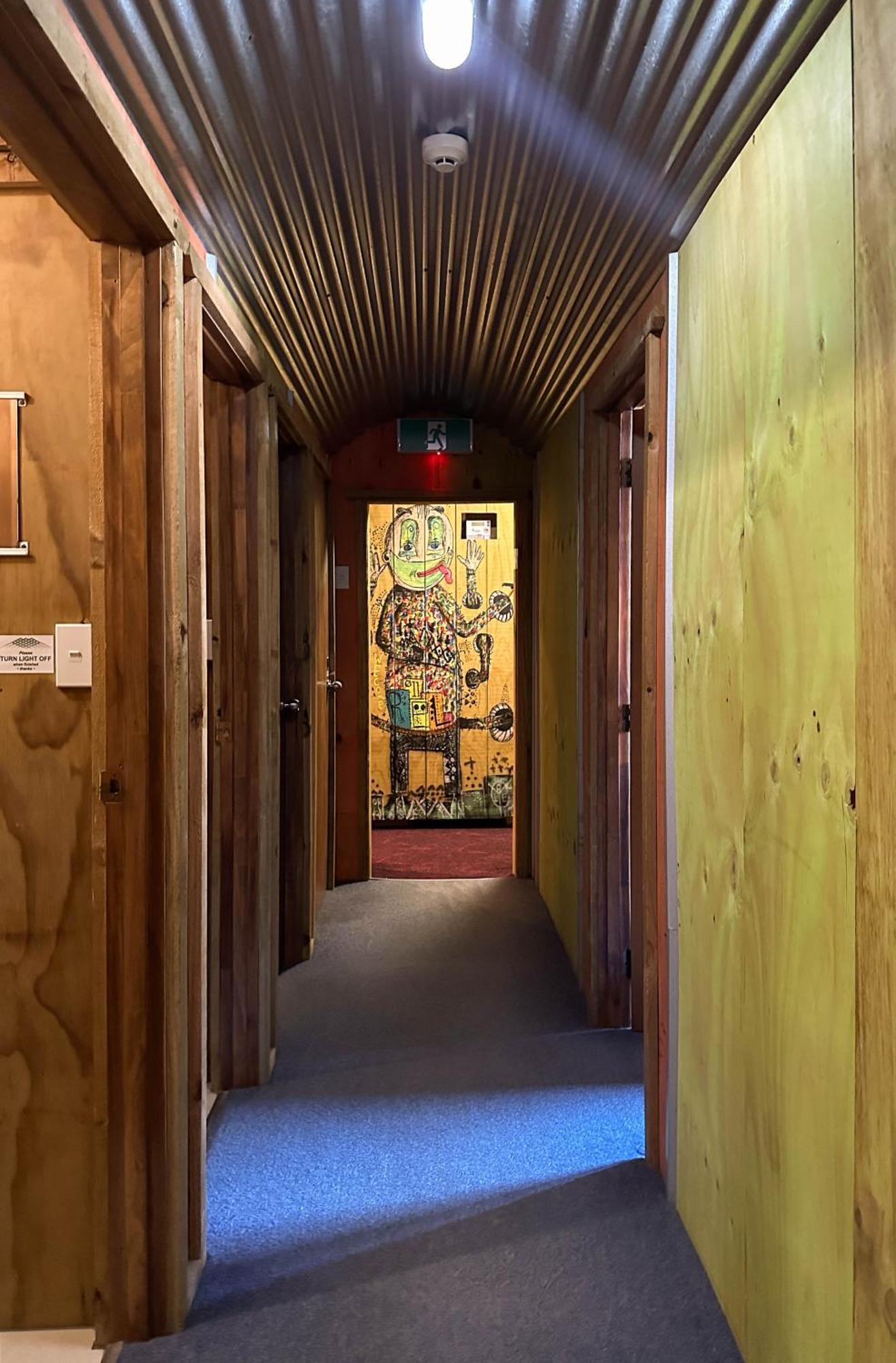Hostel The Crossing & Backpackers Erua