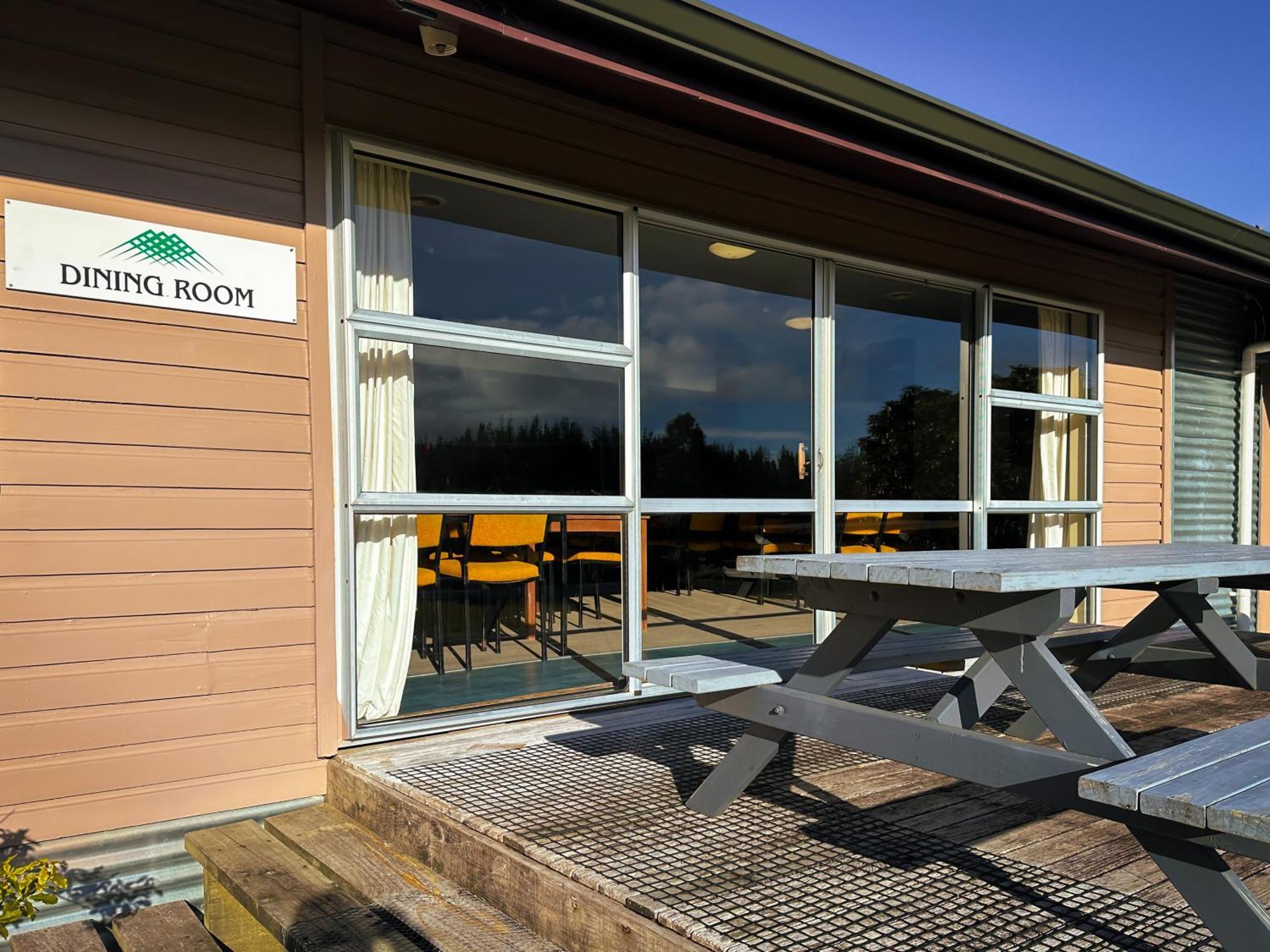 The Crossing & Backpackers Hostel Erua